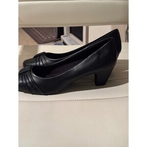 Comfort Plus by Predictions Black Pleated Round Toe Pumps Heels Womens 7.5W